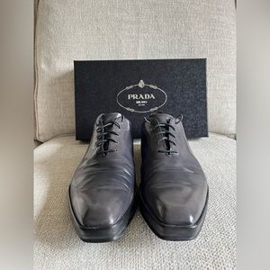 Prada black leather Oxford dress shoes Sz 9